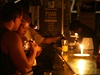 Lidé zapalují svíky. Desítky milion Brazilc se ocitly bez proudu.